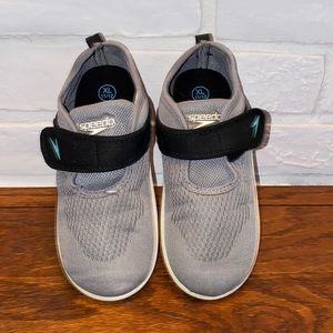 Kid’s Speedo water shoes XL 11/12
